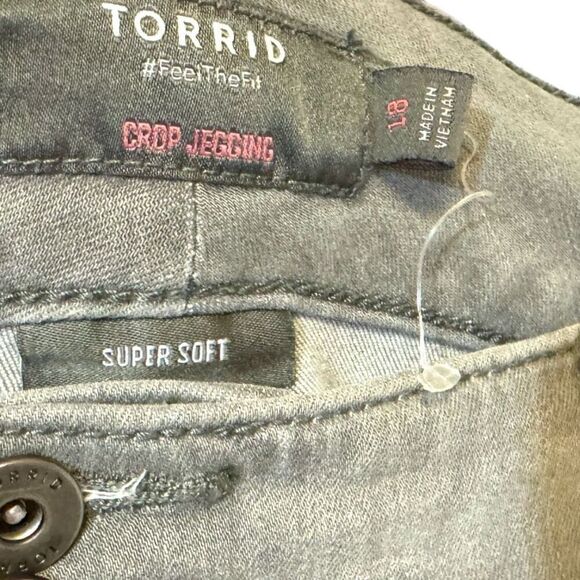 Torrid Gray Super Soft Distressed Crop Jegging Jean Size 18 - Picture 12 of 12